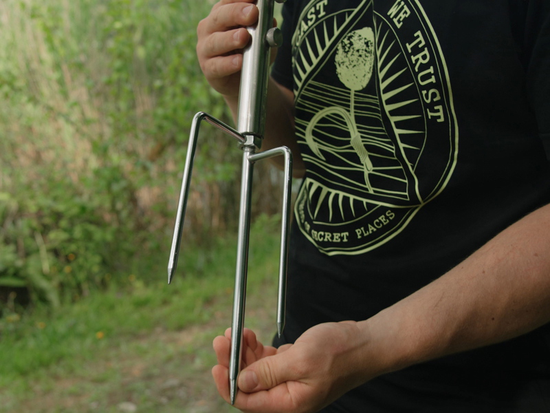 Nerezový zapichovací držák deštníku Delphin TRIB 3x hrot